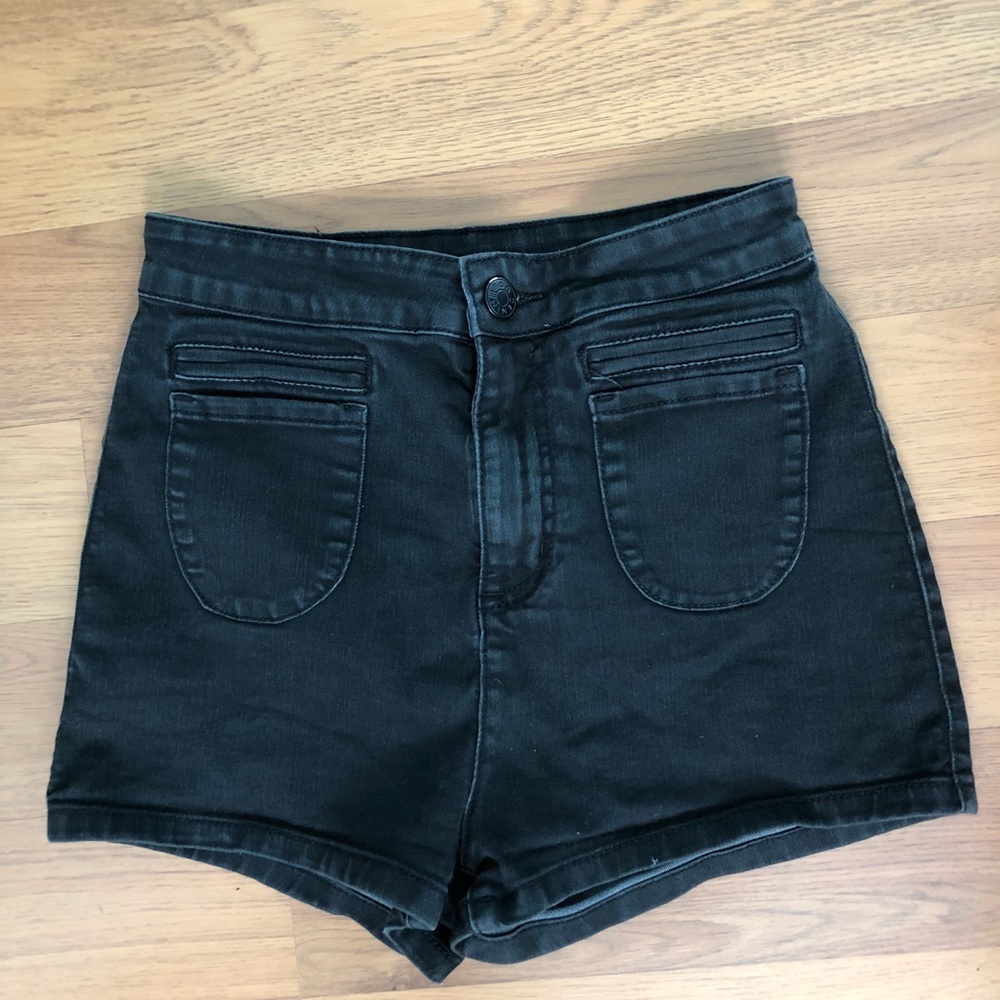 Black high waisted shorts - Picture 2 of 3